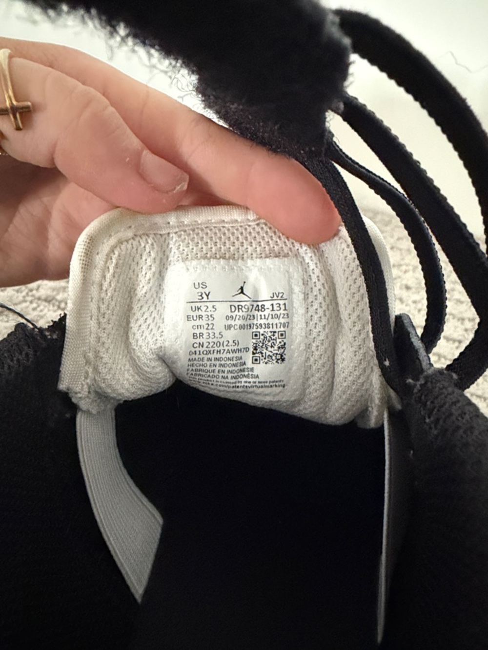 Nike Kids Low-Top Sneakers in Black, White & Mint Green Slip Ins - Picture 4 of 4